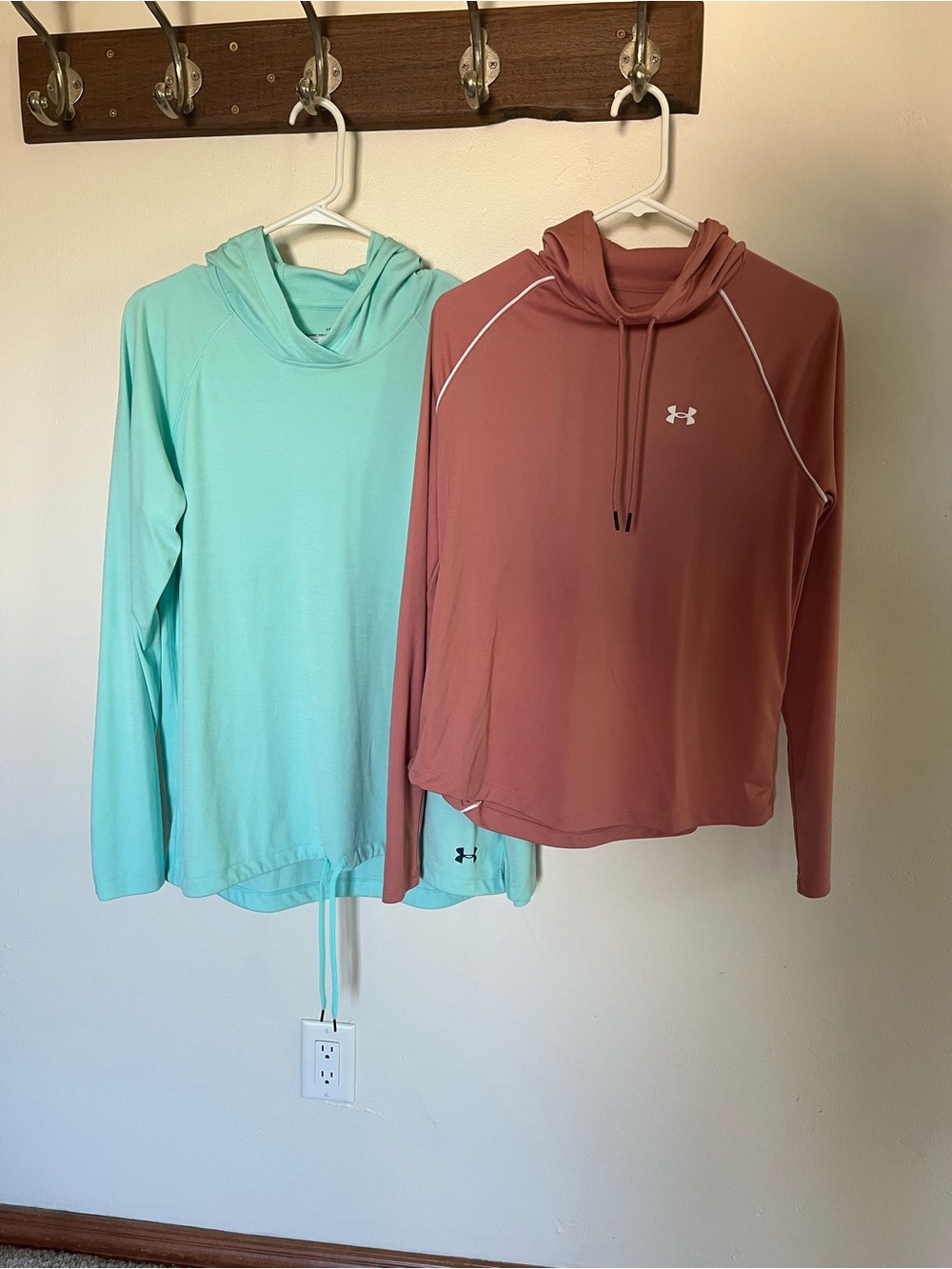 Under Armor Women’s Lightweight Hoodie Tops in Teal Mint and Dusty Rose